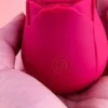 359-noxxx-rose-kadinlar-icin-klitoral-vakum-vibratoru-4.webp NOXXX Gül Tasarımlı Titreşimli Vakumlu Klitoral Vibratör